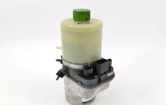 Skoda Fabia Mk2 (5J) Power steering pump 6R0423156