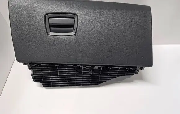 Glove box