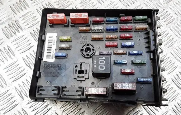 Volkswagen PASSAT B6 Fuse module 3c0937125