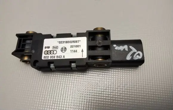 Audi A4 S4 B5 8D Airbag deployment crash/impact sensor 8E0959643A