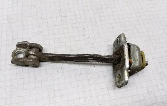 Opel Astra G Rear door check strap stopper