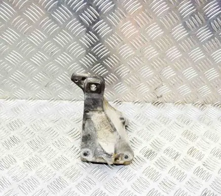 BMW 3 E90 E91 Engine mounting bracket 6781916