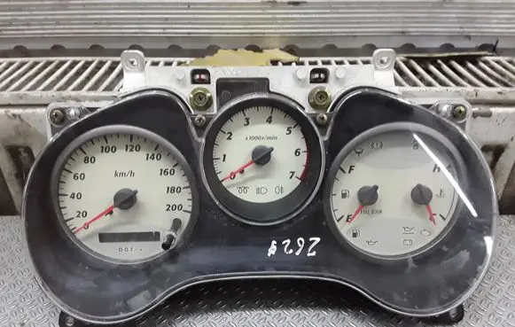 Toyota RAV 4 (XA20) Speedometer (instrument cluster) 1575201180