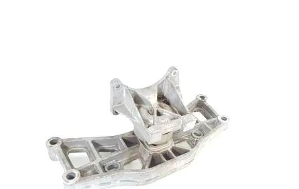 Dodge Challenger Gearbox mounting bracket Unknown