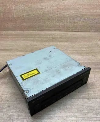 Volkswagen Touran I CD/DVD changer 1T0035110