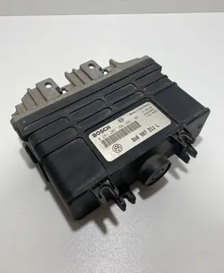 Volkswagen PASSAT B4 Engine control unit/module 8A0907311L 0261203188