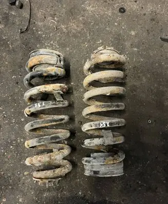 Mercedes-Benz R W251 Rear coil spring