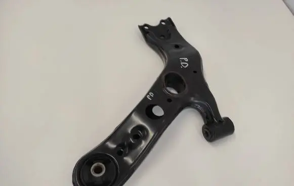 Lexus NX Front lower control arm/wishbone Y010902