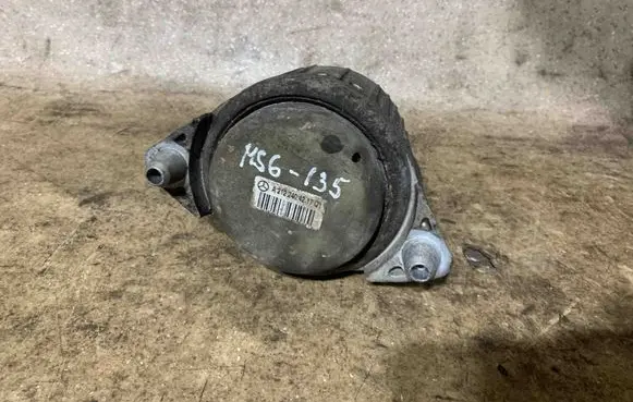 Engine mount bracket
