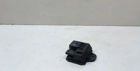 BMW 3 E90 E91 Glow plug pre-heat relay 7810856