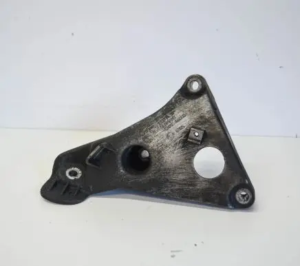 BMW 5 E60 E61 Engine mounting bracket 6777053