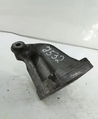 Mercedes-Benz CLS C219 Engine mounting bracket A6422230104