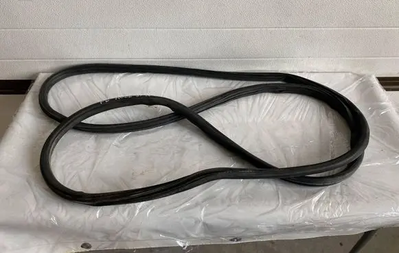 Mercedes-Benz Sprinter W906 Front door rubber seal 