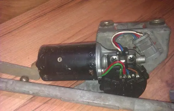 Renault Scenic I Wiper motor 0390241353