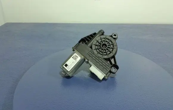 BMW 1 F40 Front door window regulator with motor 1060023