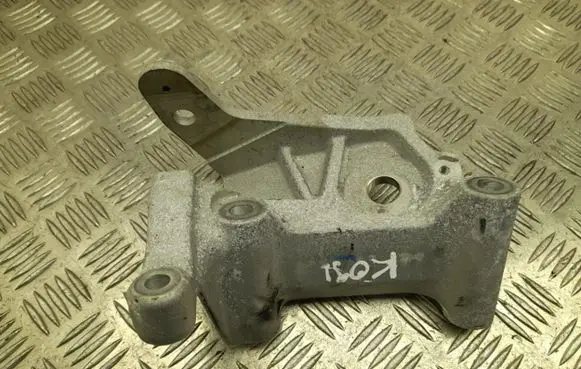 Volvo XC60 Engine mounting bracket 31670033