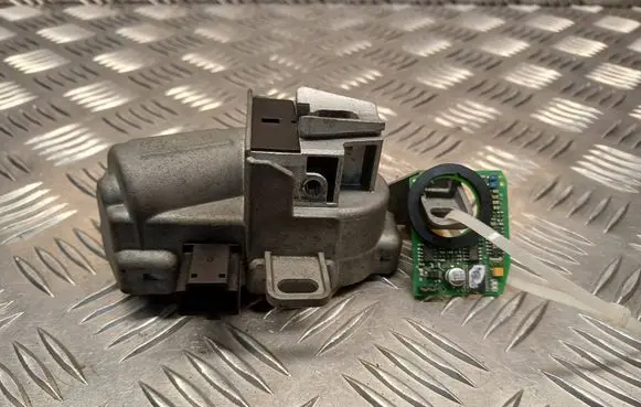 Volvo V50 Steering wheel lock P30776153 T7705E24E