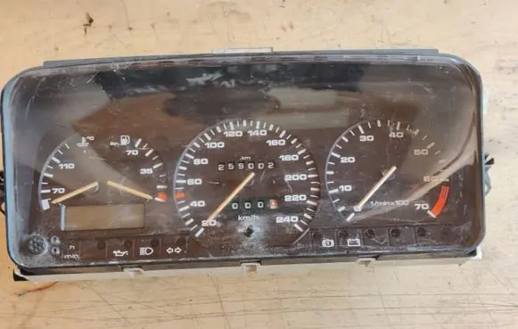 Volkswagen PASSAT B3 Speedometer (instrument cluster) 5220029100