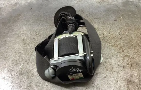 Mini Cooper Countryman R60 Front seatbelt 617594500 010L0000