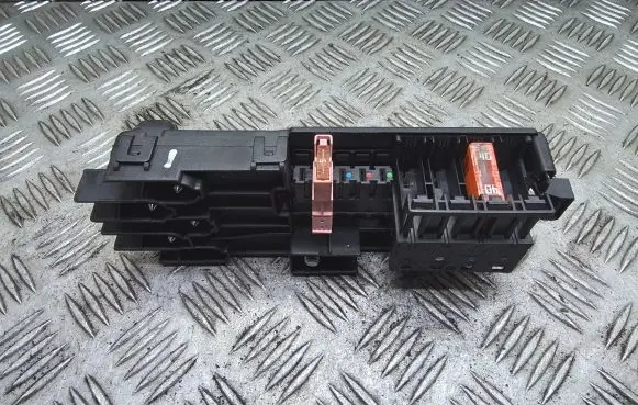 Mercedes-Benz CLS C219 Fuse module A2115452301