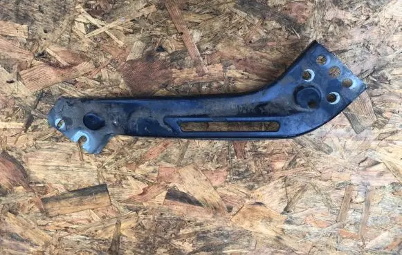 Citroen C8 Fender mounting bracket 851920