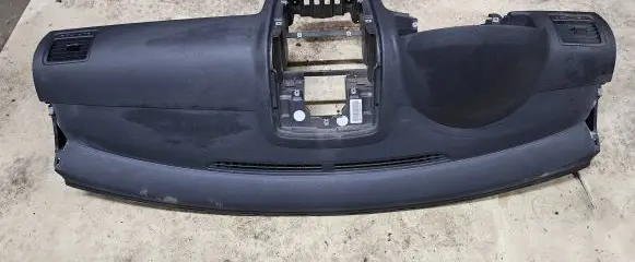 Volkswagen Golf V Dashboard 1K1857669 1K1858295 1155D300635