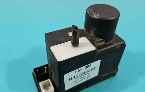 Audi 80 90 S2 B4 Central locking vacuum pump 4A0862257C IMPRK1541380