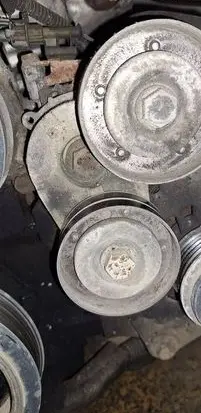 Opel Zafira B Generator/alternator belt tensioner 