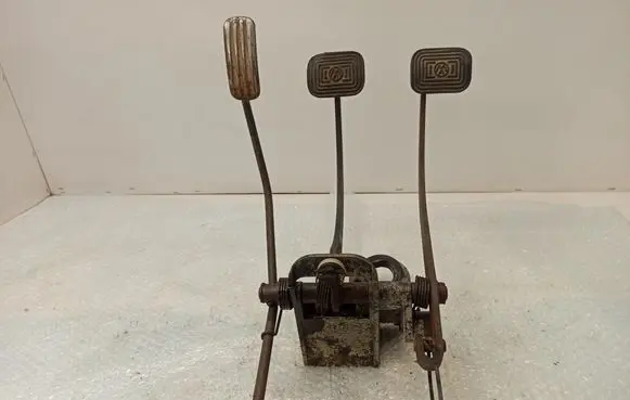 Volkswagen K70 Pedal assembly 817211151A