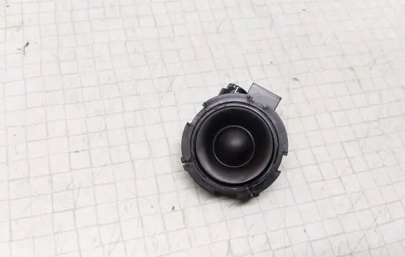 KIA Ceed Front door high frequency speaker