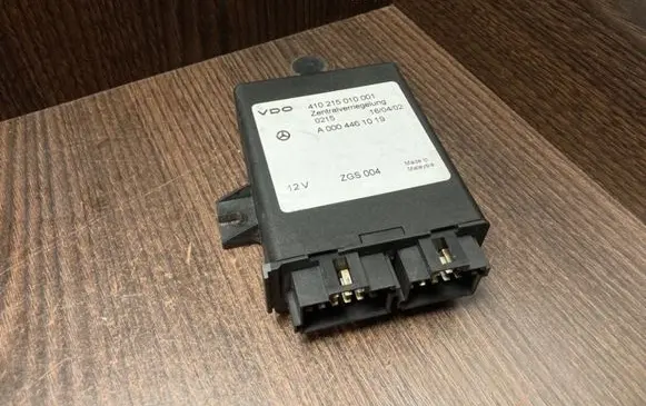 Mercedes-Benz Sprinter W901 W902 W903 W904 Door central lock control unit/module 0004461019 A0004461019
