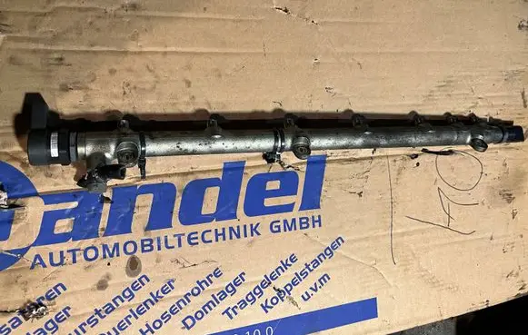 Mercedes-Benz E W211 Fuel main line pipe A6130700195 000339L2 0445216007