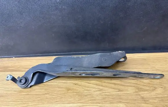 Volvo XC90 Engine bonnet/hood hinges 
