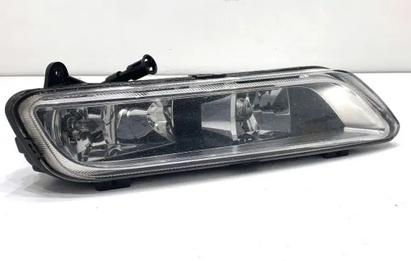 Volkswagen PASSAT B7 Front fog light 17662401