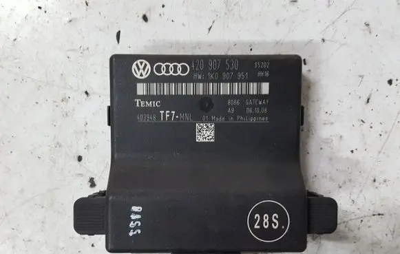 Audi R8 42 Gateway control module 420907530