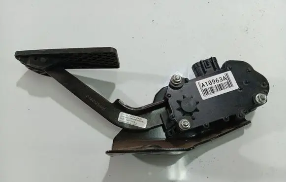 Chrysler Voyager Accelerator throttle pedal 04861650AB