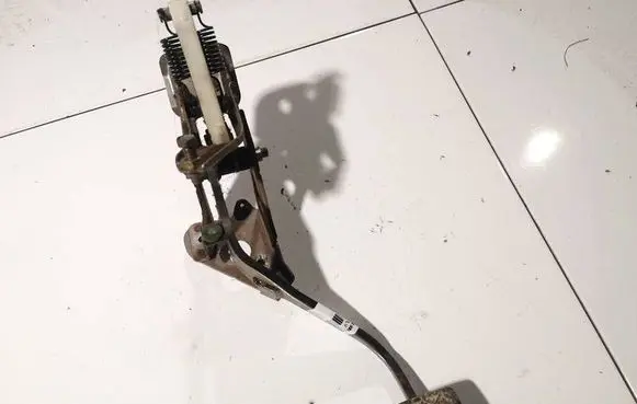 Toyota Avensis T220 Brake pedal 