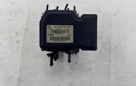Volkswagen PASSAT CC ABS Pump 3AA614109AB 54085620R 17618942