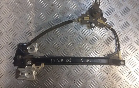 Rear door manual window regulator