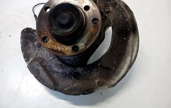 Front wheel hub spindle knuckle
