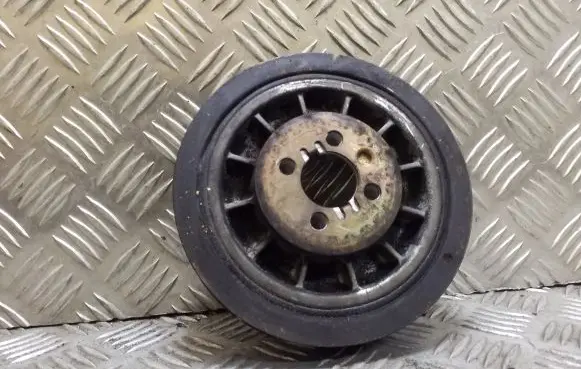 Volkswagen PASSAT B4 Crankshaft pulley 028105243K