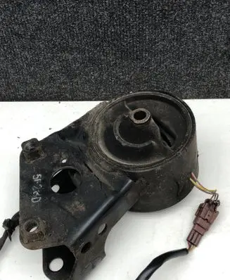 Nissan Murano Z50 Engine mount bracket
