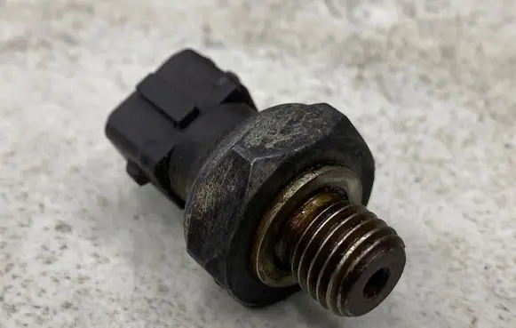 BMW 3 E90 E91 Oil pressure sensor 1710509