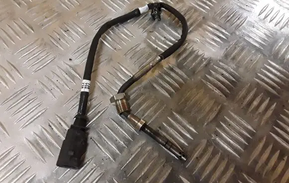 Volkswagen Touareg I Exhaust gas temperature sensor 059906088CF