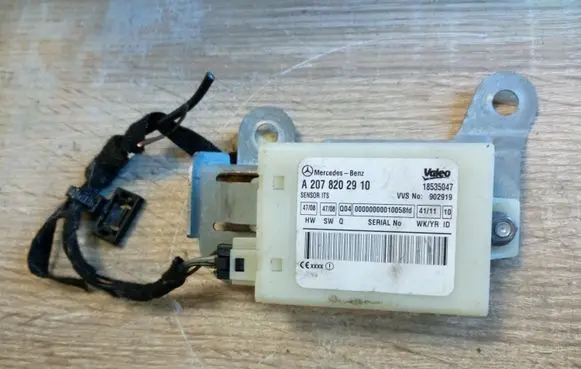 Mercedes-Benz E C207 W207 HiFi Audio sound control unit 2078202910