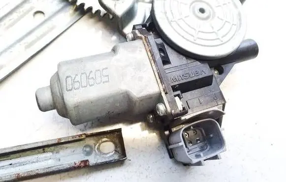 Nissan Leaf I (ZE0) Rear door window regulator motor 509090