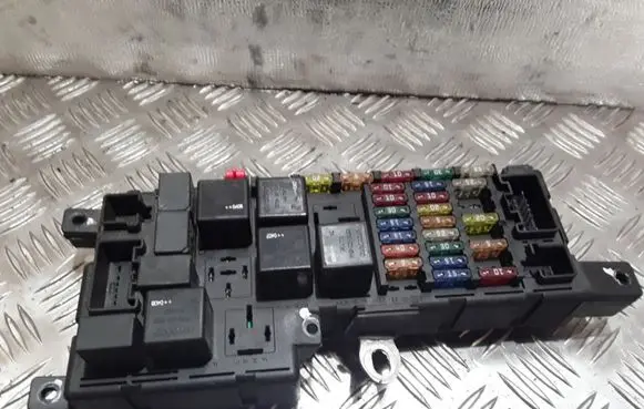 Volvo S60 Fuse module 518828017 8678449