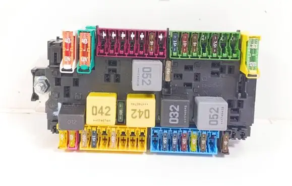 Mercedes-Benz B W246 W242 Fuse module A2469067100