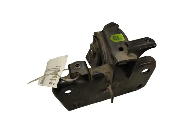Toyota Auris 150 Engine mount bracket