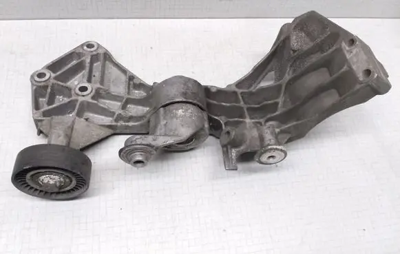 Mercedes-Benz A W168 Generator/alternator bracket A2020240
